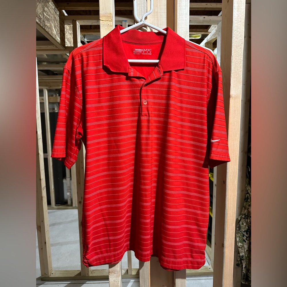 Nike Golf Dri-Fit Red Striped Men’s Medium good condition smoke free